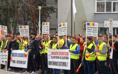 Sindicaliştii din companiile TMK Artrom din Reşiţa şi Slatina protestează joi în Piaţa Victoriei