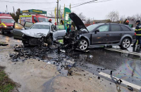 VIDEO Trei răniți într-un accident la Pleșoiu