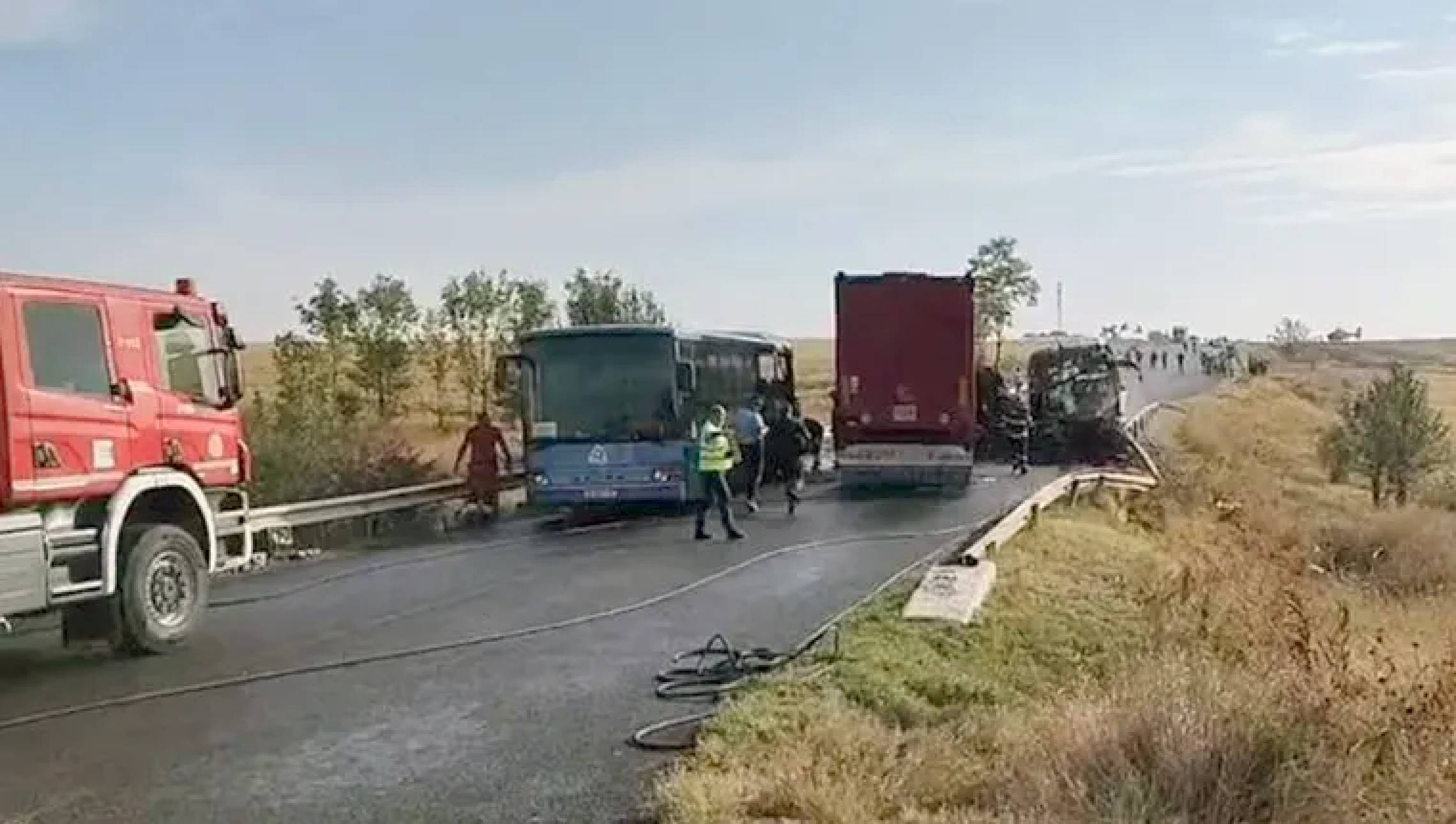 VIDEO Accident între două autocare și un TIR în Teleorman